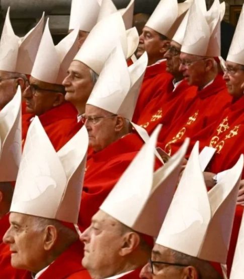 Começa o Conclave
